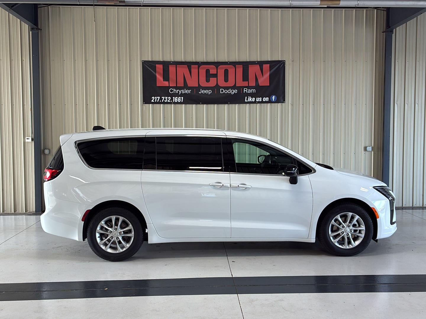 2027 Chrysler Pacifica Select