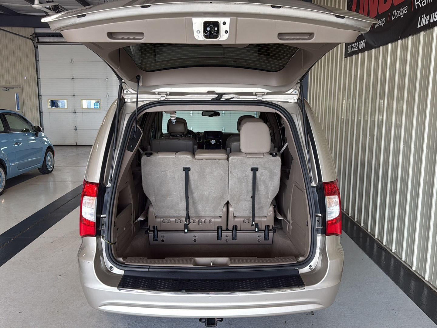 2016 Chrysler Town & Country Touring