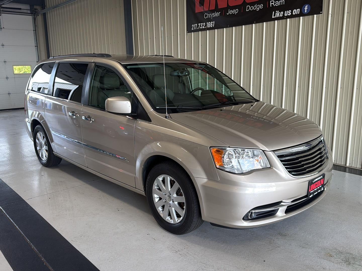 2016 Chrysler Town & Country Touring