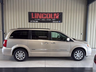 2016 Chrysler Town & Country Touring