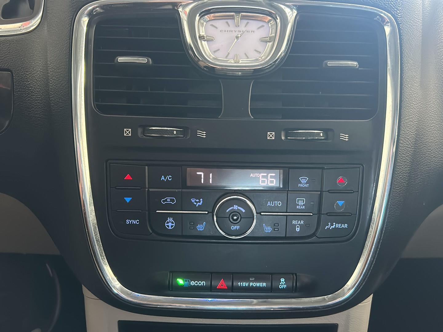 2016 Chrysler Town & Country Touring