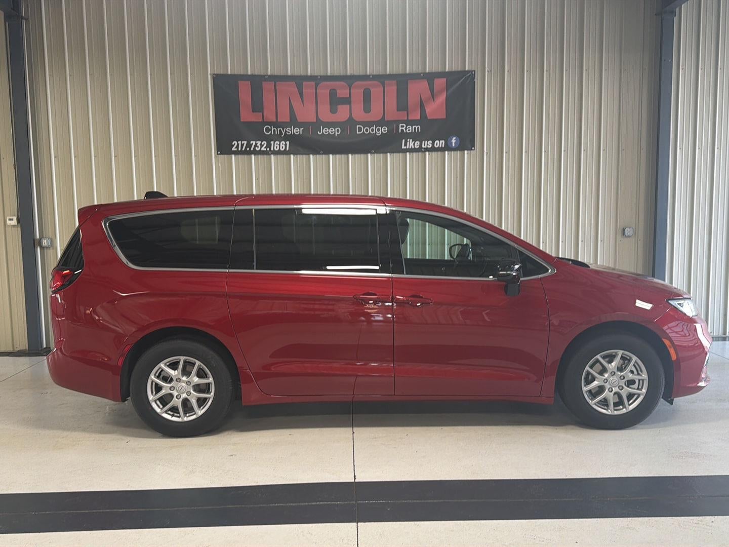 2026 Chrysler Pacifica Select