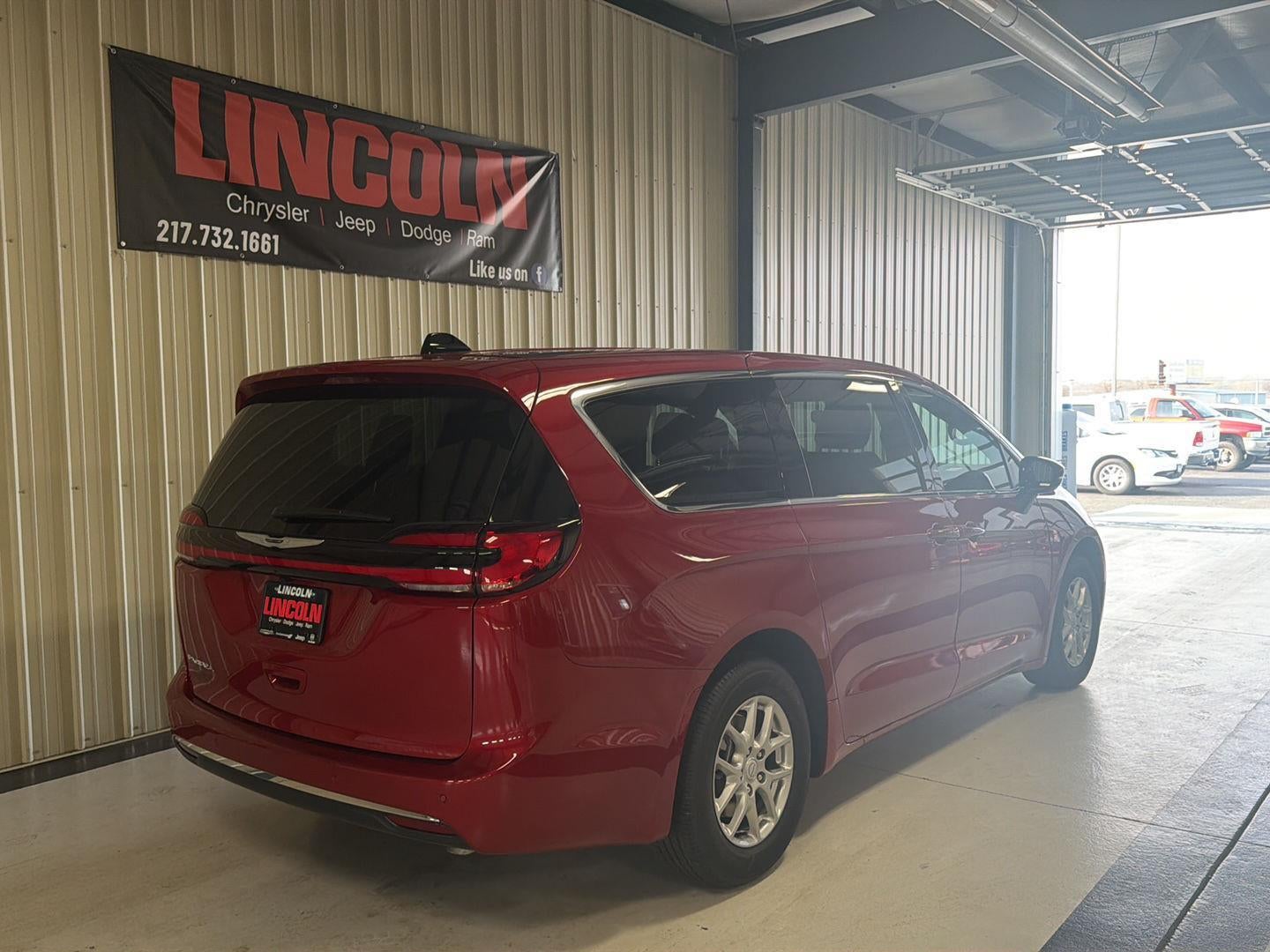 2026 Chrysler Pacifica Select