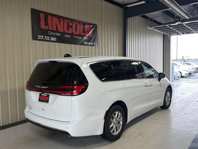 2026 Chrysler Pacifica Select