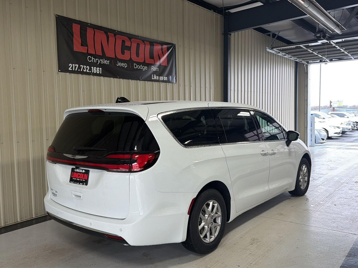 2026 Chrysler Pacifica Select