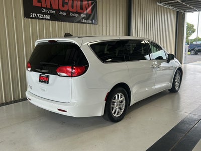 2024 Chrysler Voyager LX