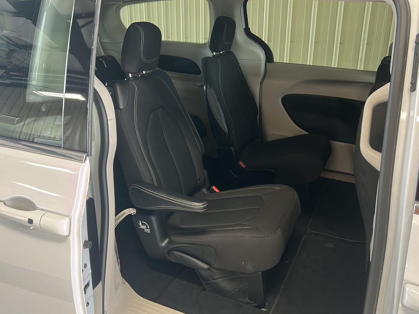 2024 Chrysler Voyager LX