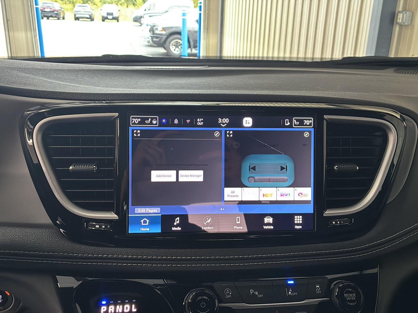 2027 Chrysler Pacifica Select