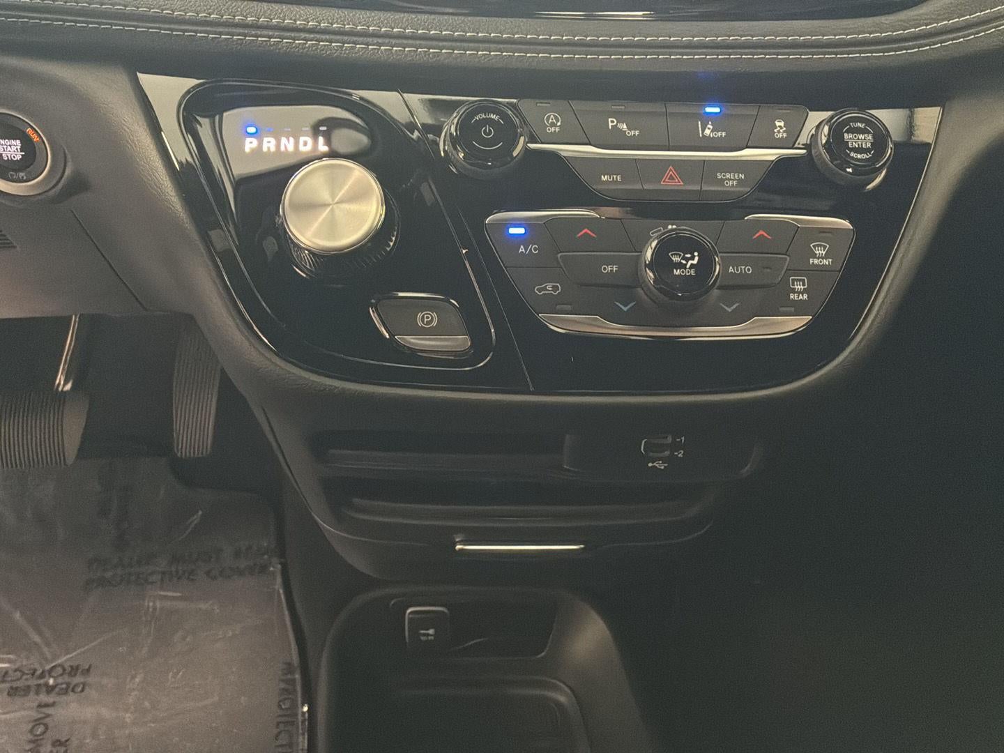 2027 Chrysler Pacifica Select