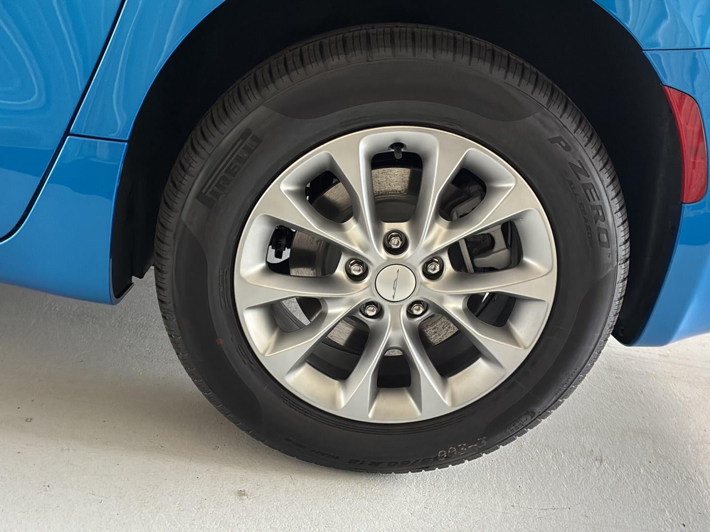 2027 Chrysler Pacifica Select