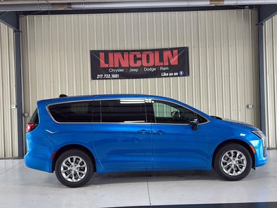 2027 Chrysler Pacifica Select