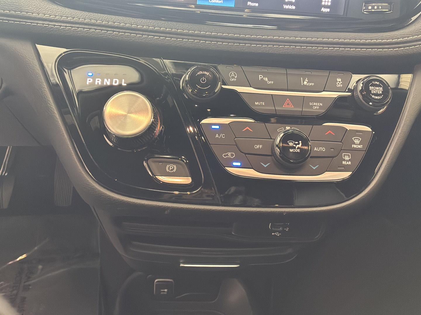 2027 Chrysler Pacifica Select