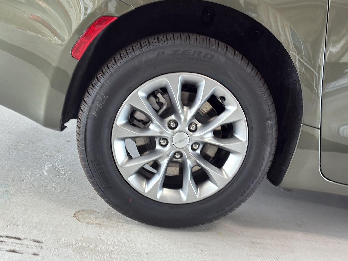 2027 Chrysler Pacifica Select