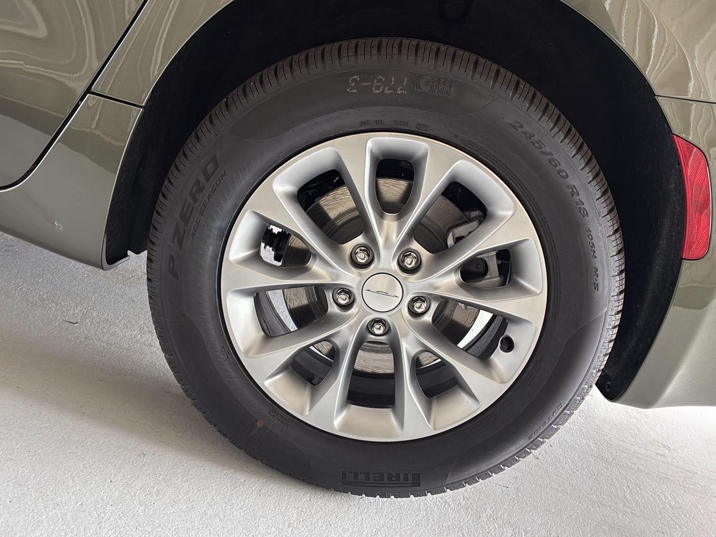 2027 Chrysler Pacifica Select