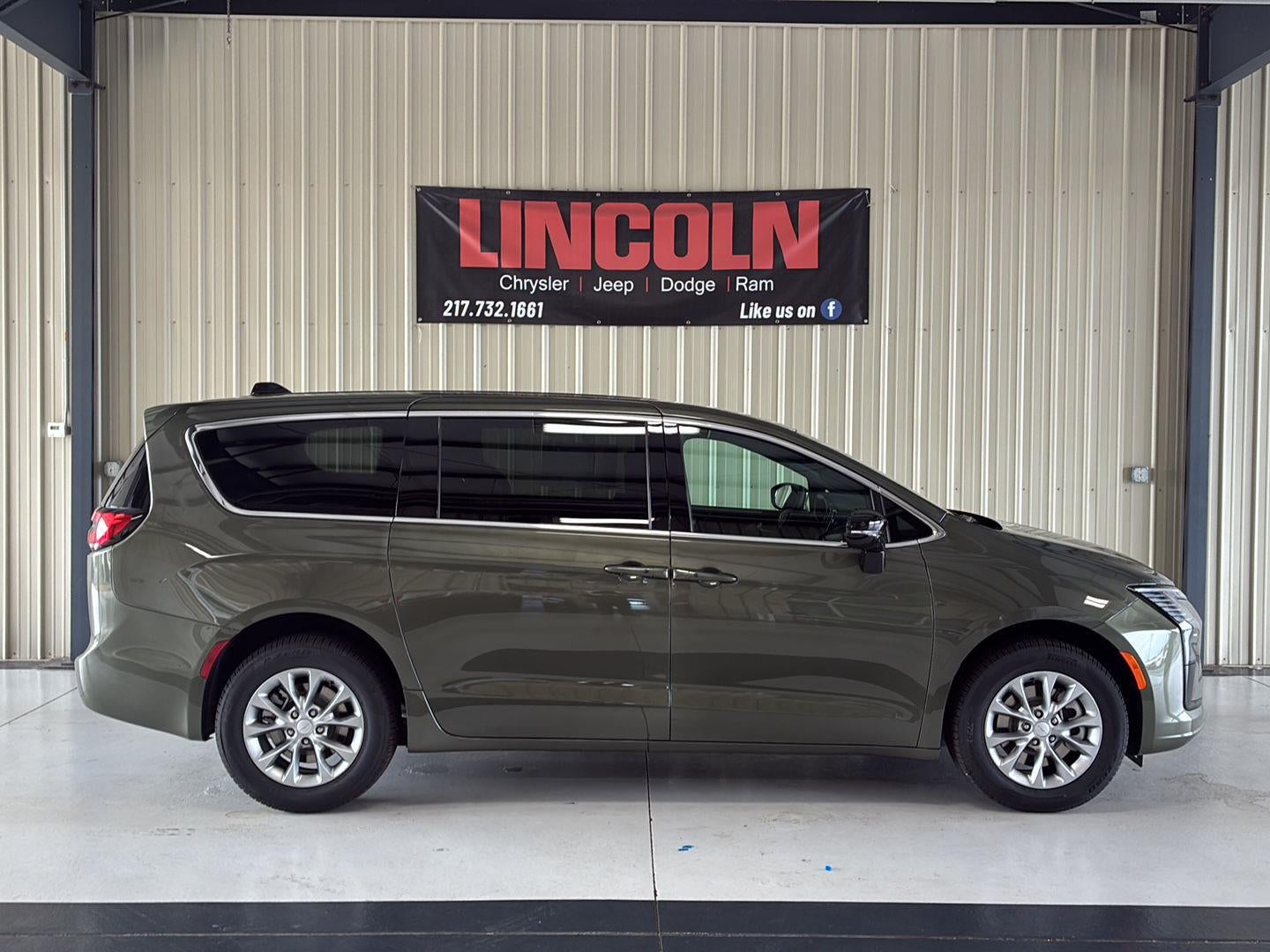 2027 Chrysler Pacifica Select