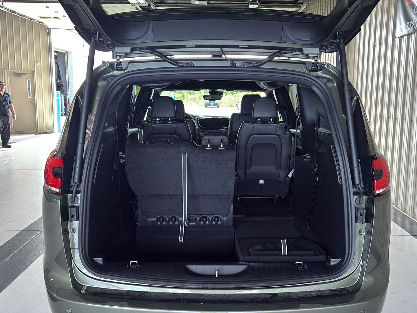 2027 Chrysler Pacifica Select