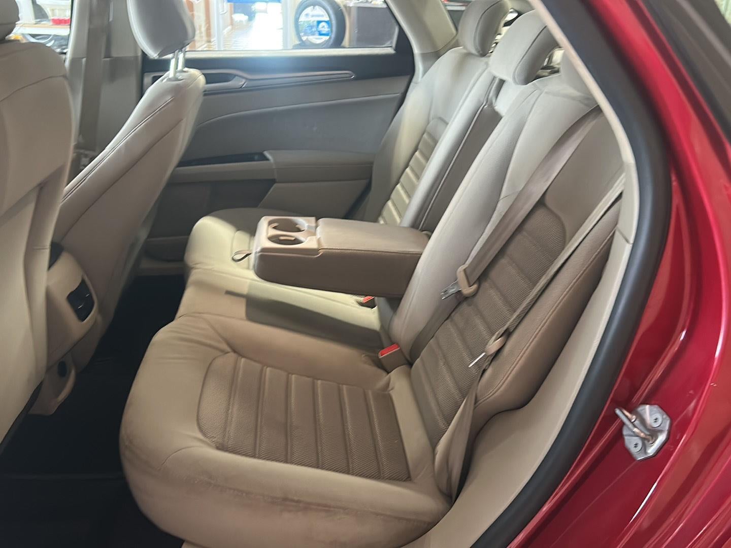 2020 Ford Fusion SE