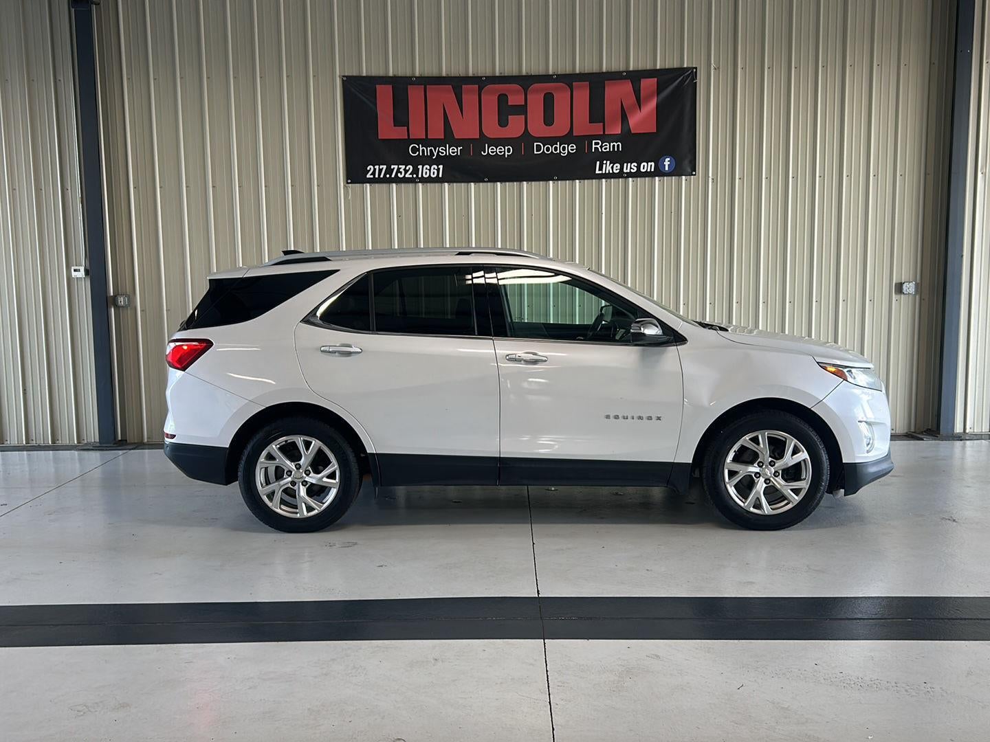 Used 2020 Chevrolet Equinox Premier with VIN 3GNAXNEVXLS513505 for sale in Lincoln, IL