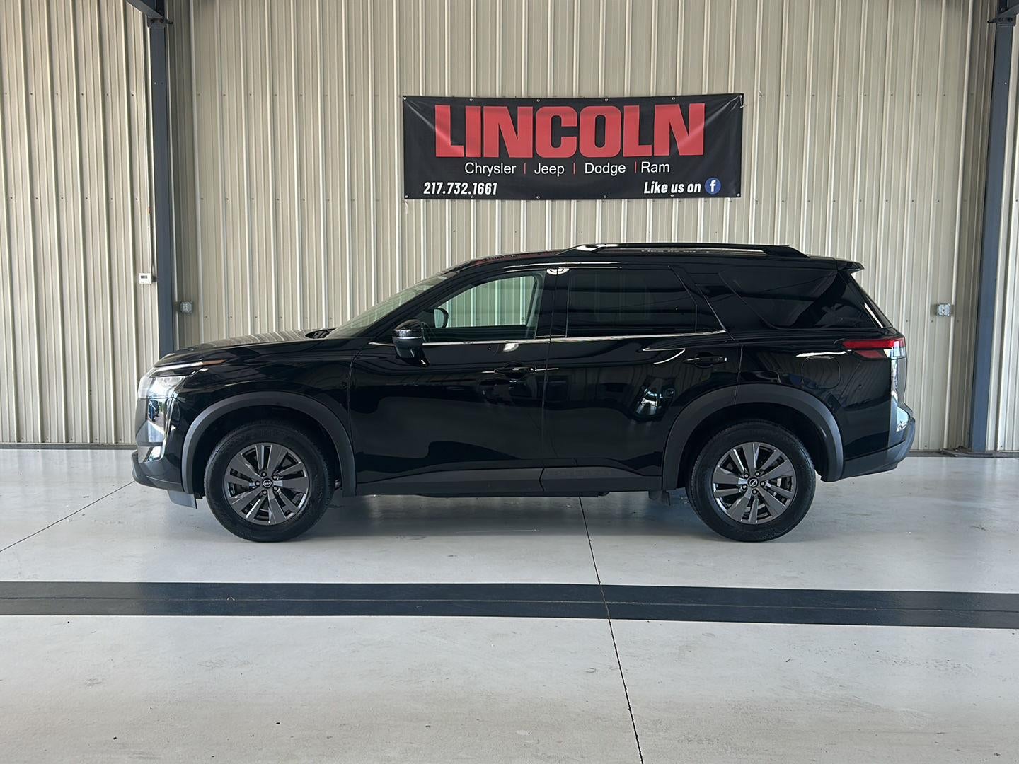 2024 Nissan Pathfinder SV