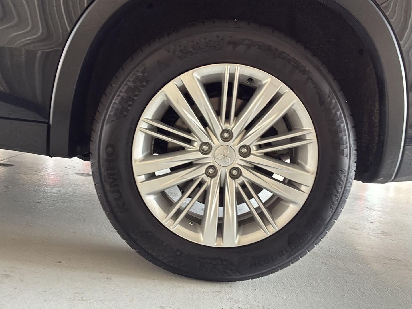 2024 Mitsubishi Outlander ES