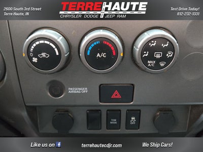 2012 Nissan Titan SV