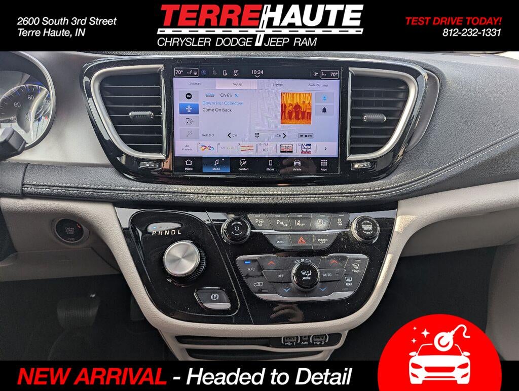 2024 Chrysler Pacifica Touring L