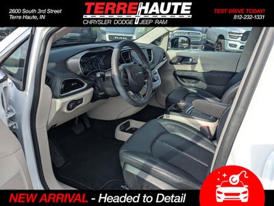 2024 Chrysler Pacifica Touring L