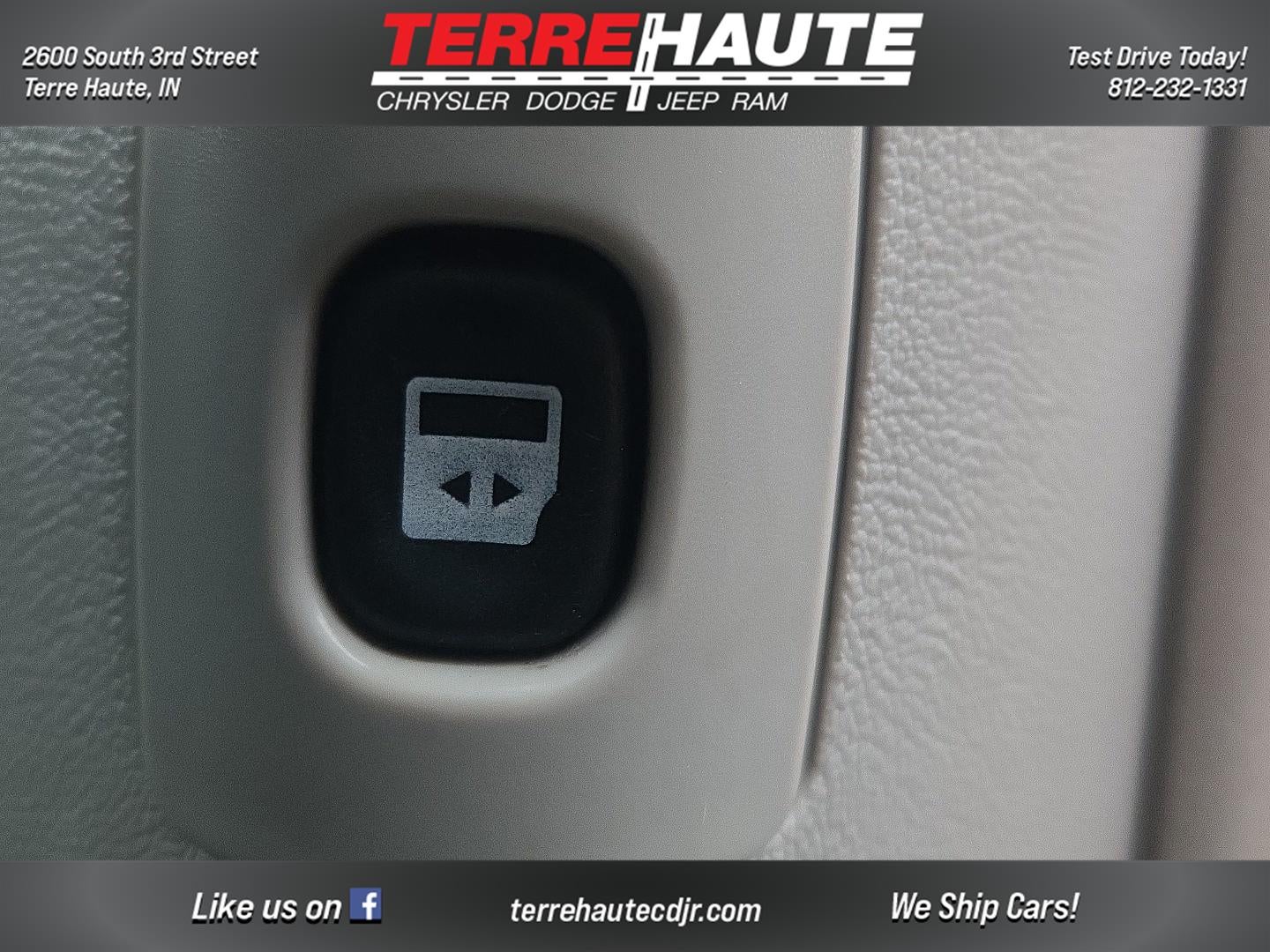 2012 Volkswagen Routan SE