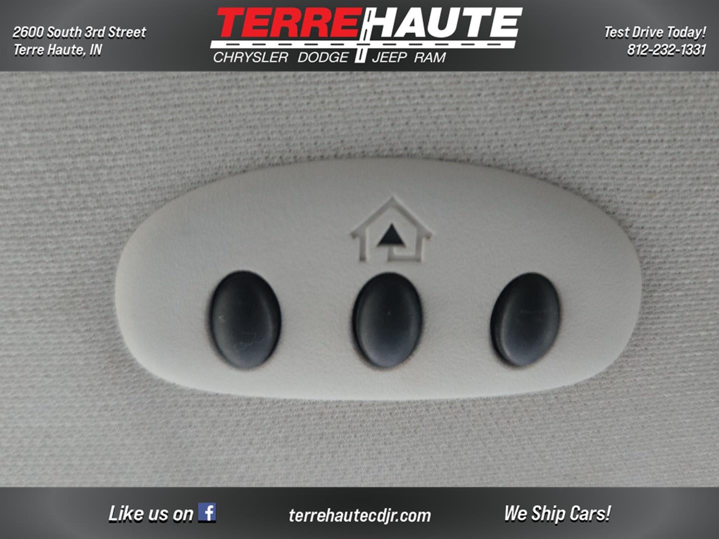 2012 Volkswagen Routan SE