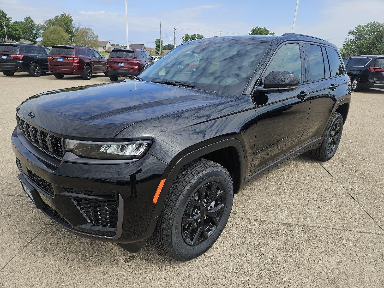 2026 Jeep Grand Cherokee Laredo Altitude