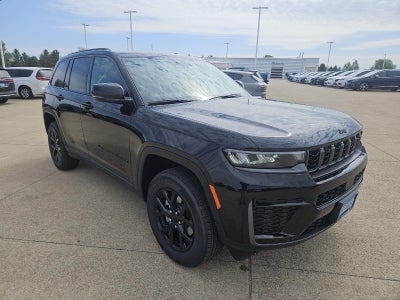 2026 Jeep Grand Cherokee Laredo Altitude