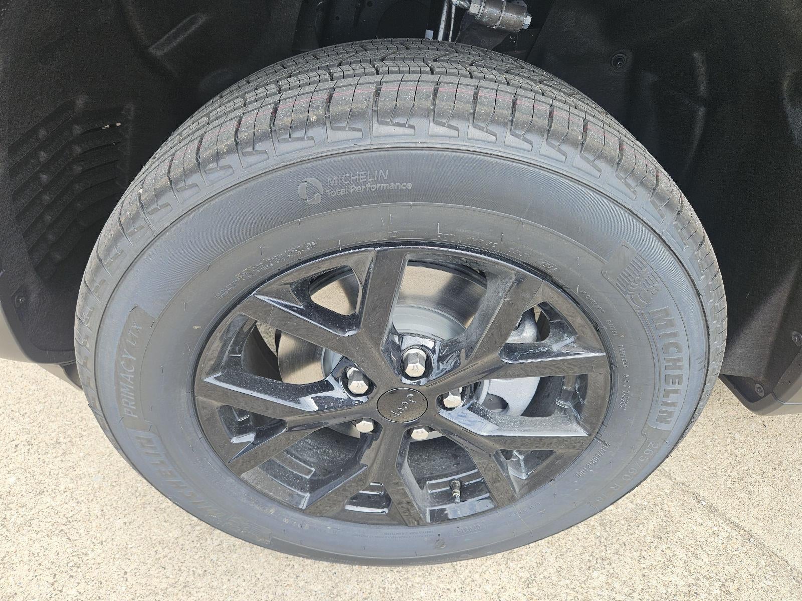 2026 Jeep Grand Cherokee Laredo Altitude