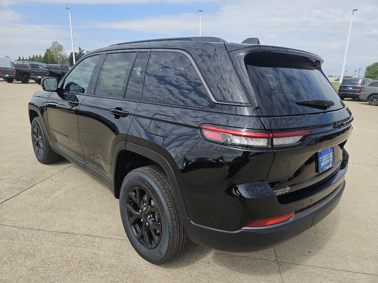 2026 Jeep Grand Cherokee Laredo Altitude