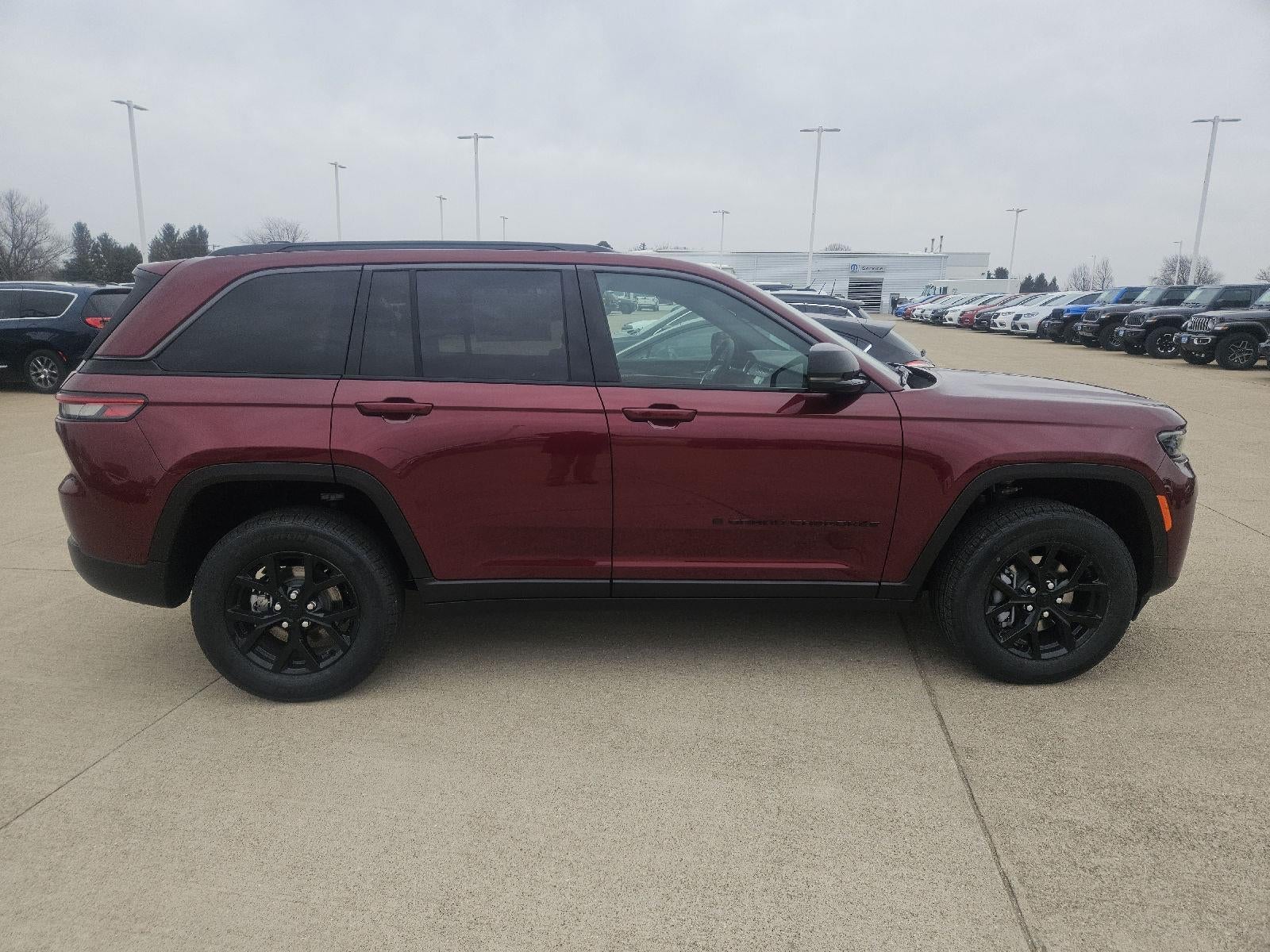 2026 Jeep Grand Cherokee Laredo Altitude