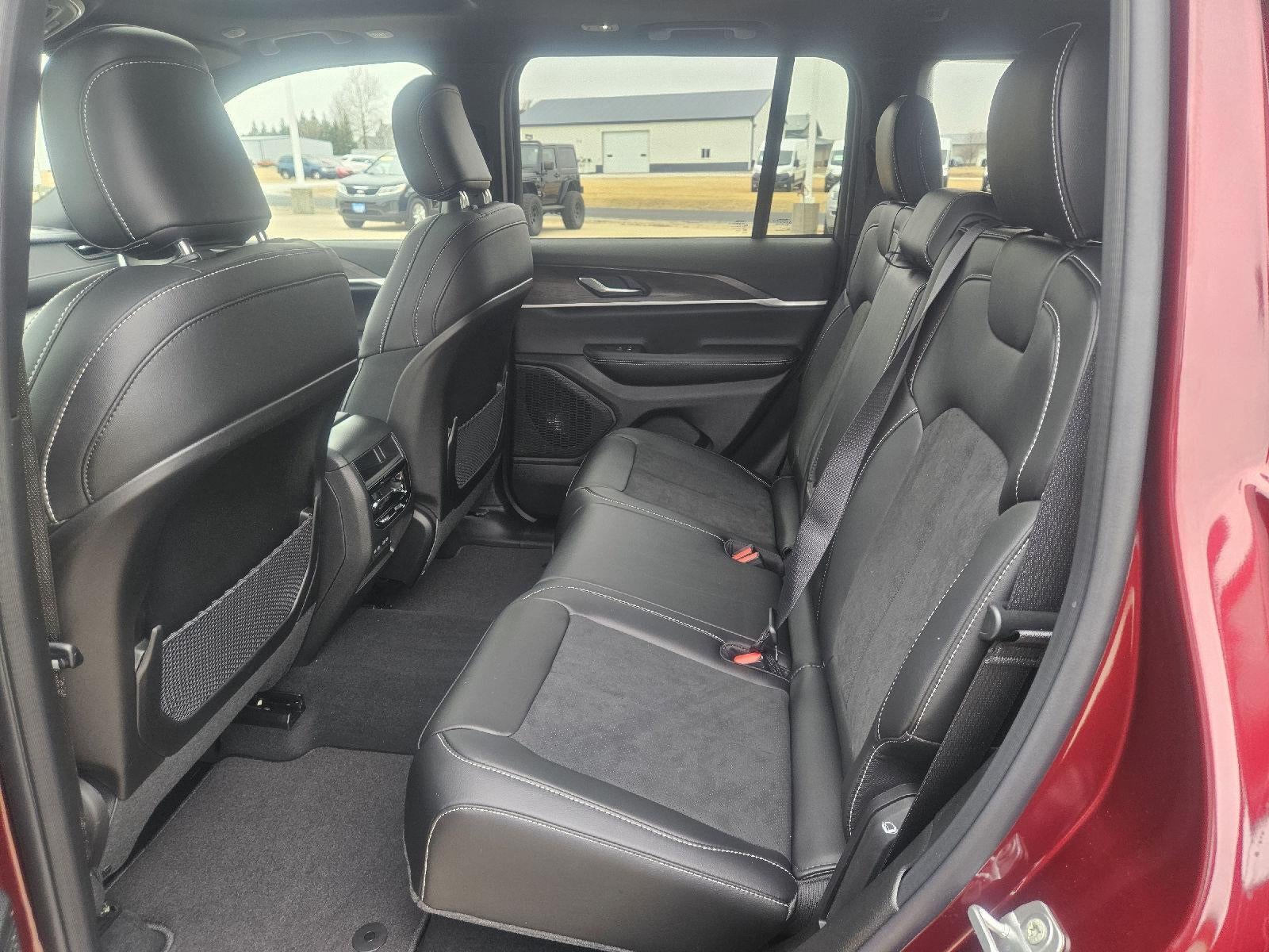 2026 Jeep Grand Cherokee Laredo Altitude