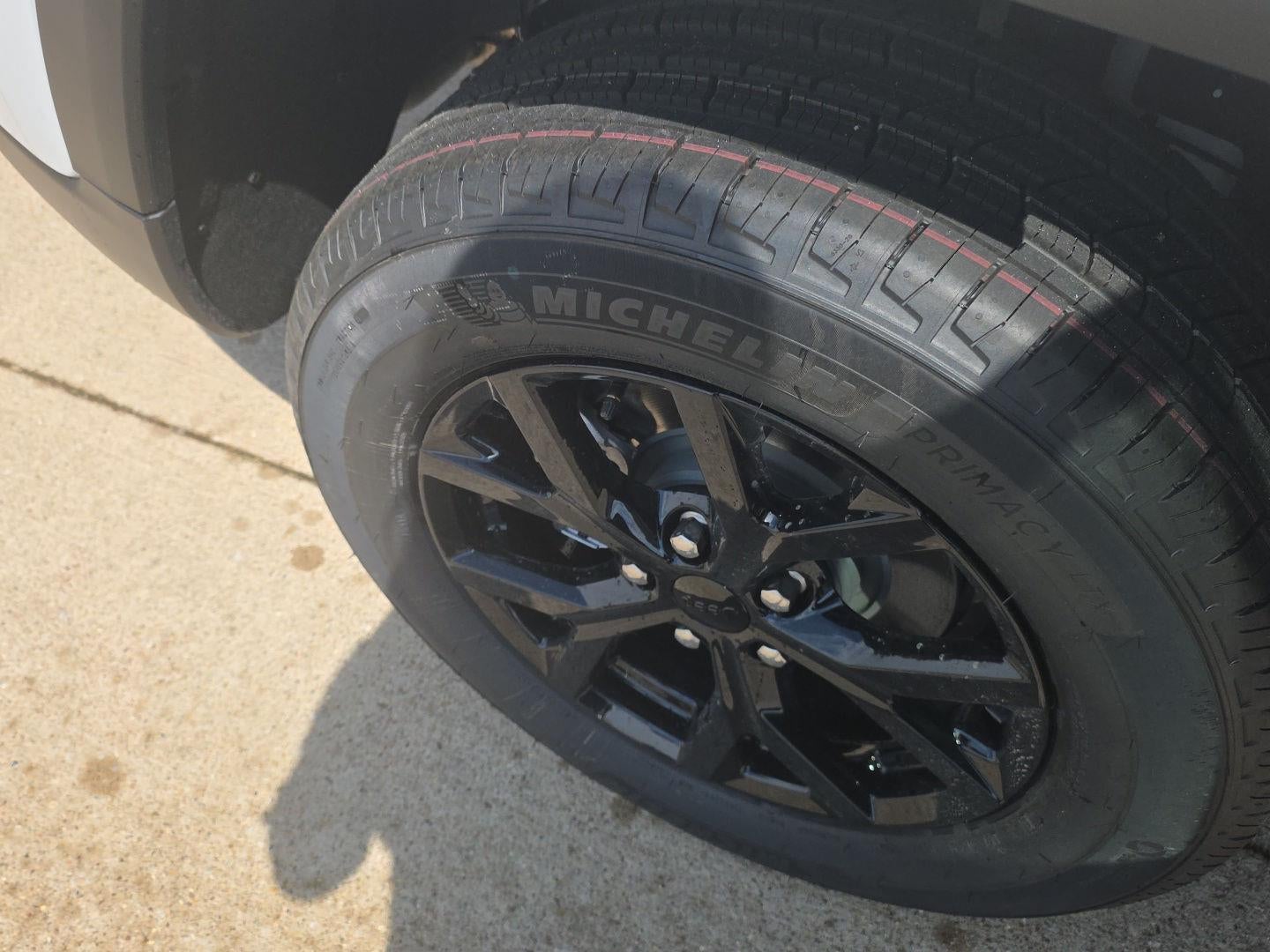 2026 Jeep Grand Cherokee Laredo Altitude