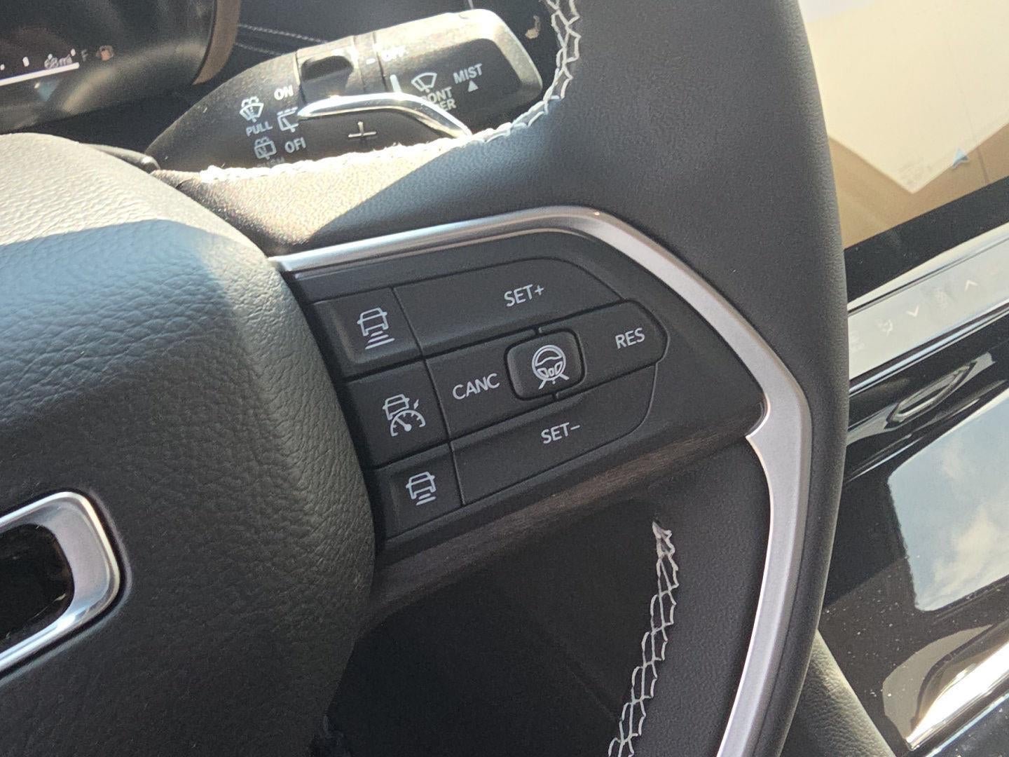 2026 Jeep Grand Cherokee Laredo Altitude