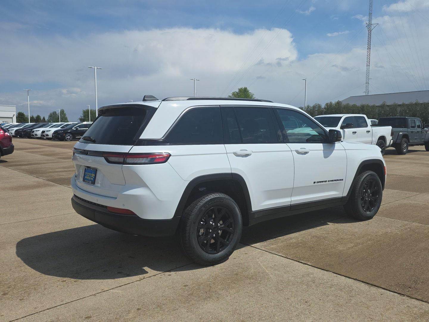 2026 Jeep Grand Cherokee Laredo Altitude