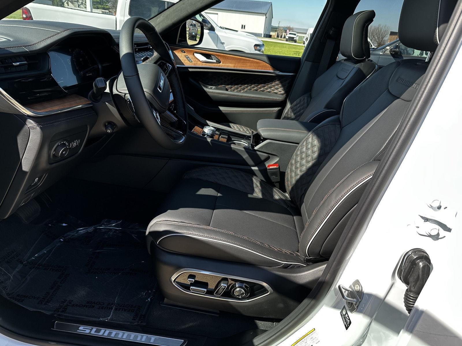 2026 Jeep Grand Cherokee Summit