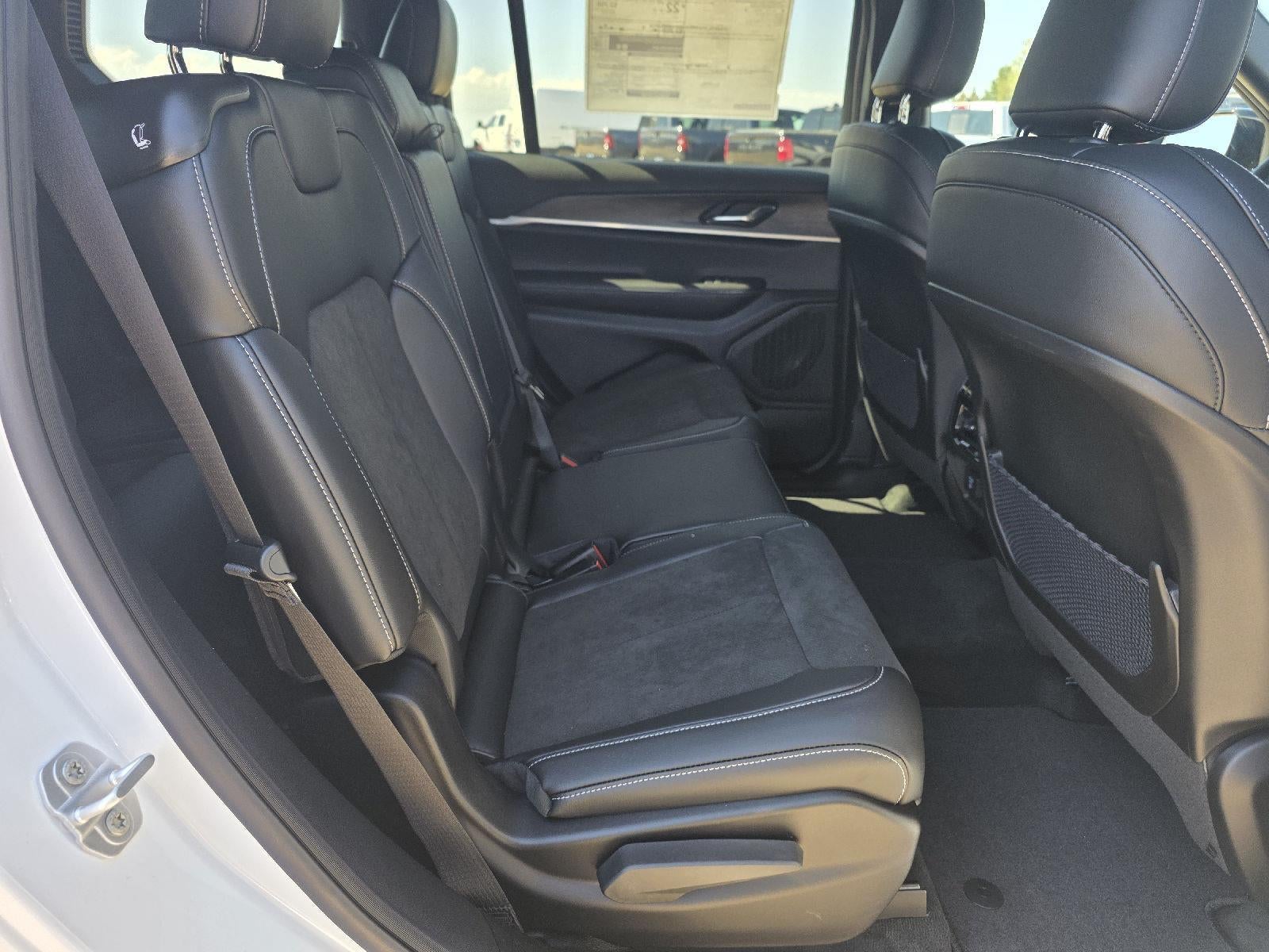 2026 Jeep Grand Cherokee L Laredo Altitude