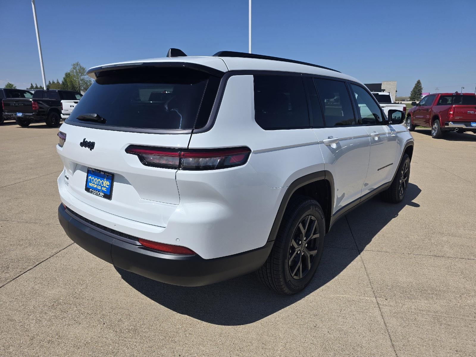 2026 Jeep Grand Cherokee L Laredo Altitude
