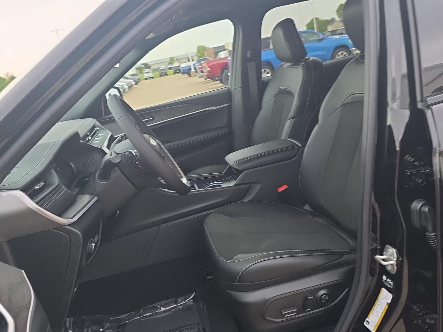 2026 Jeep Grand Cherokee L Laredo Altitude