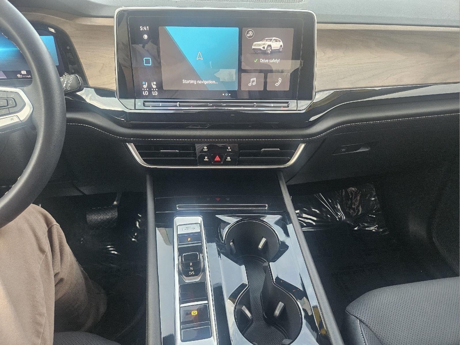 2024 Volkswagen Atlas 2.0T SE w/Technology