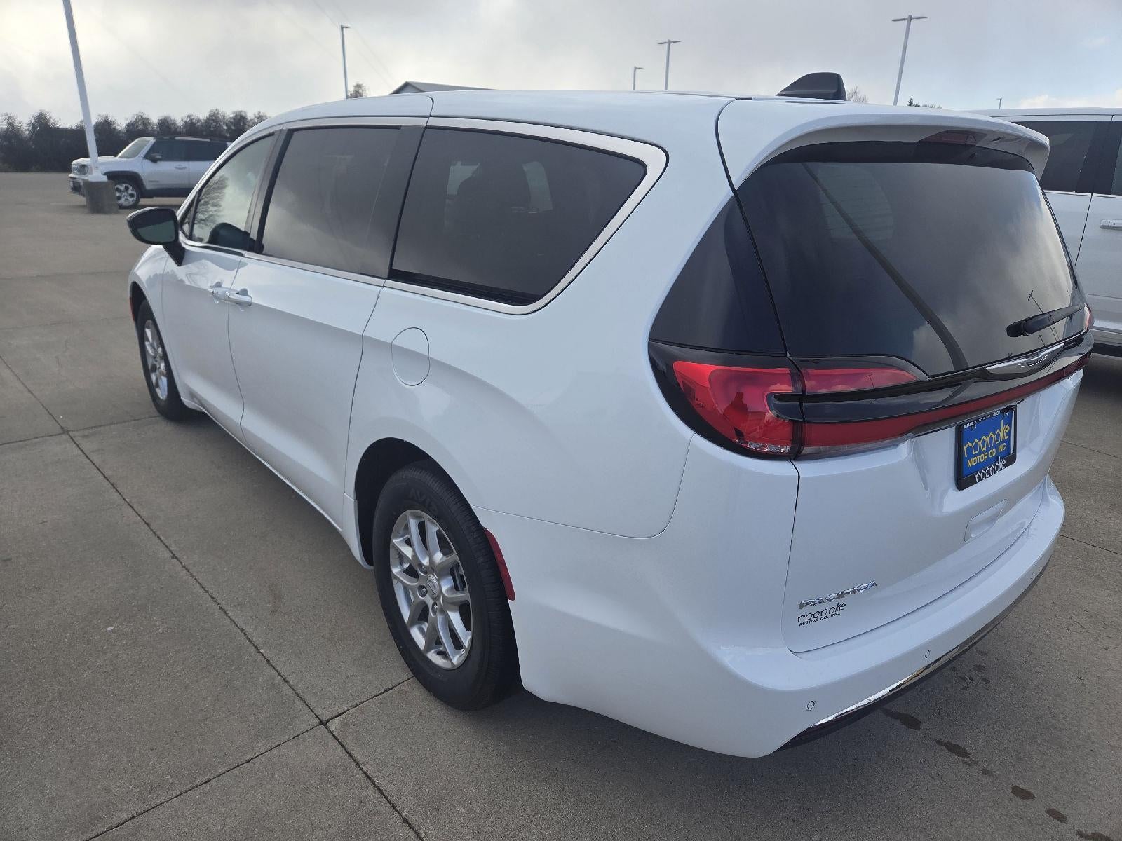 2026 Chrysler Pacifica Select