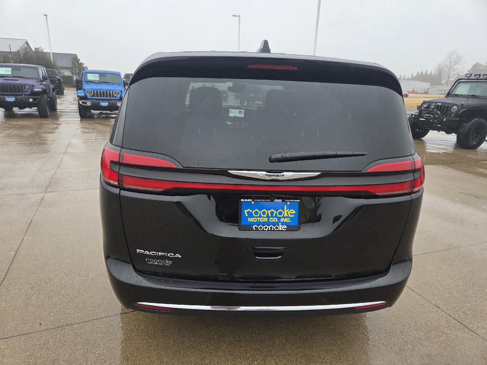 2026 Chrysler Pacifica Select