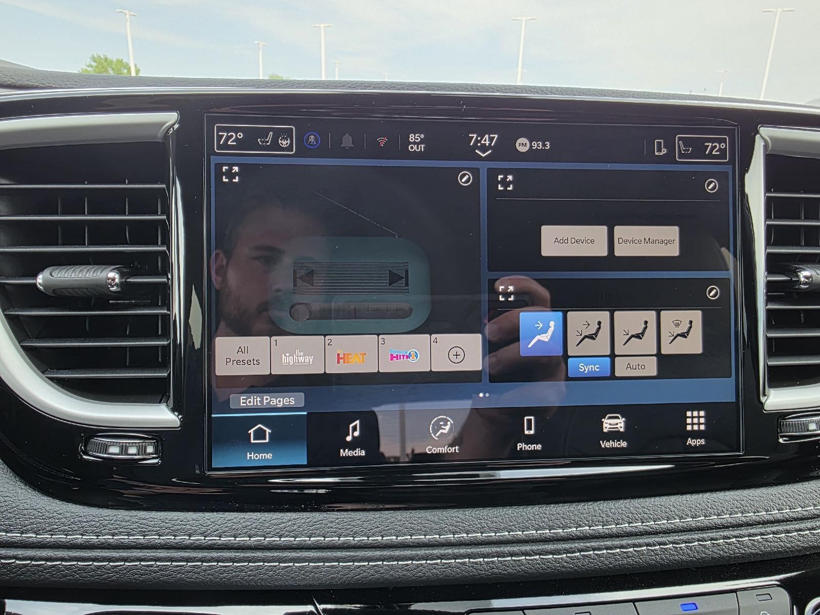2027 Chrysler Pacifica Select