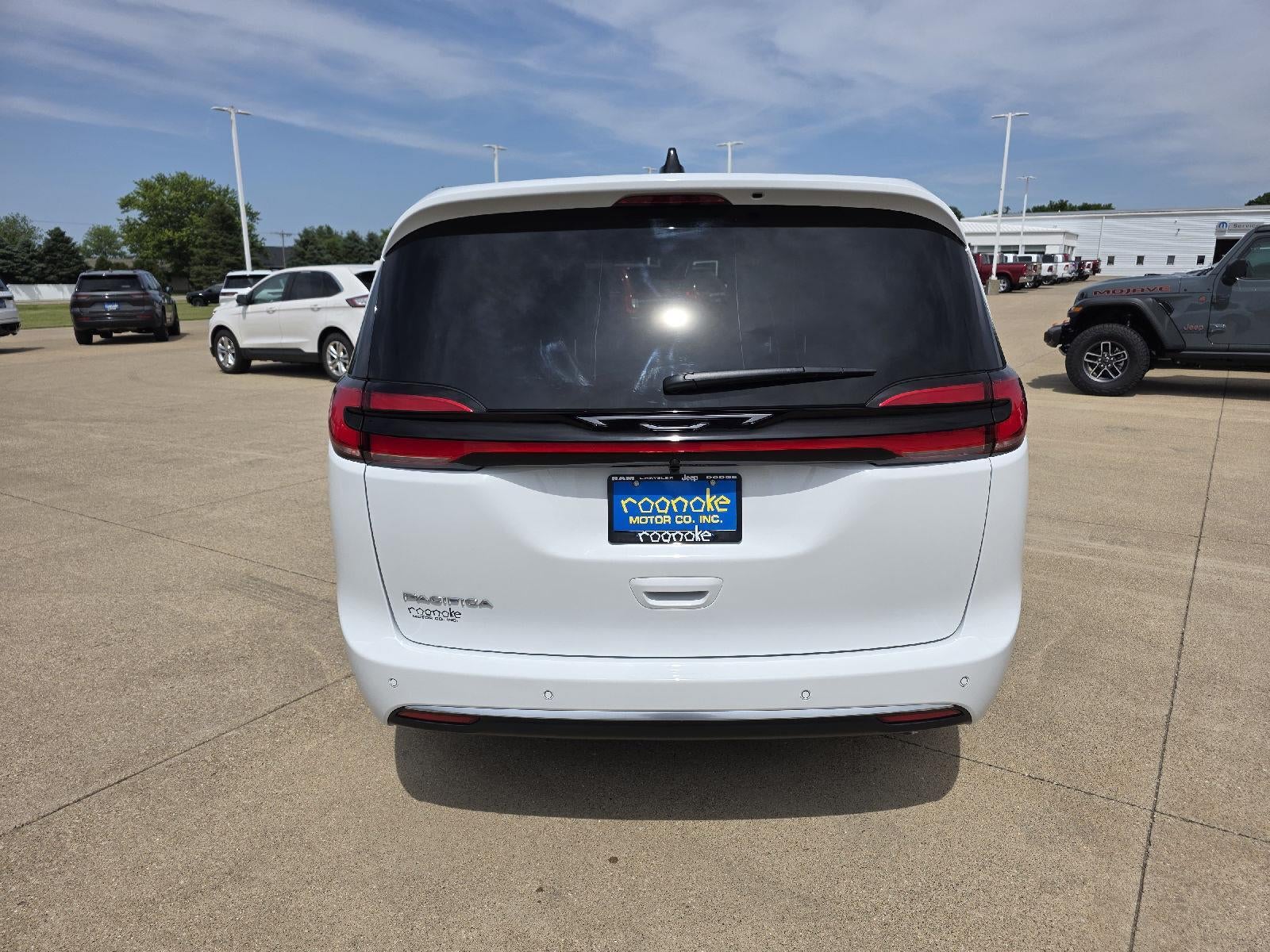 2027 Chrysler Pacifica Select