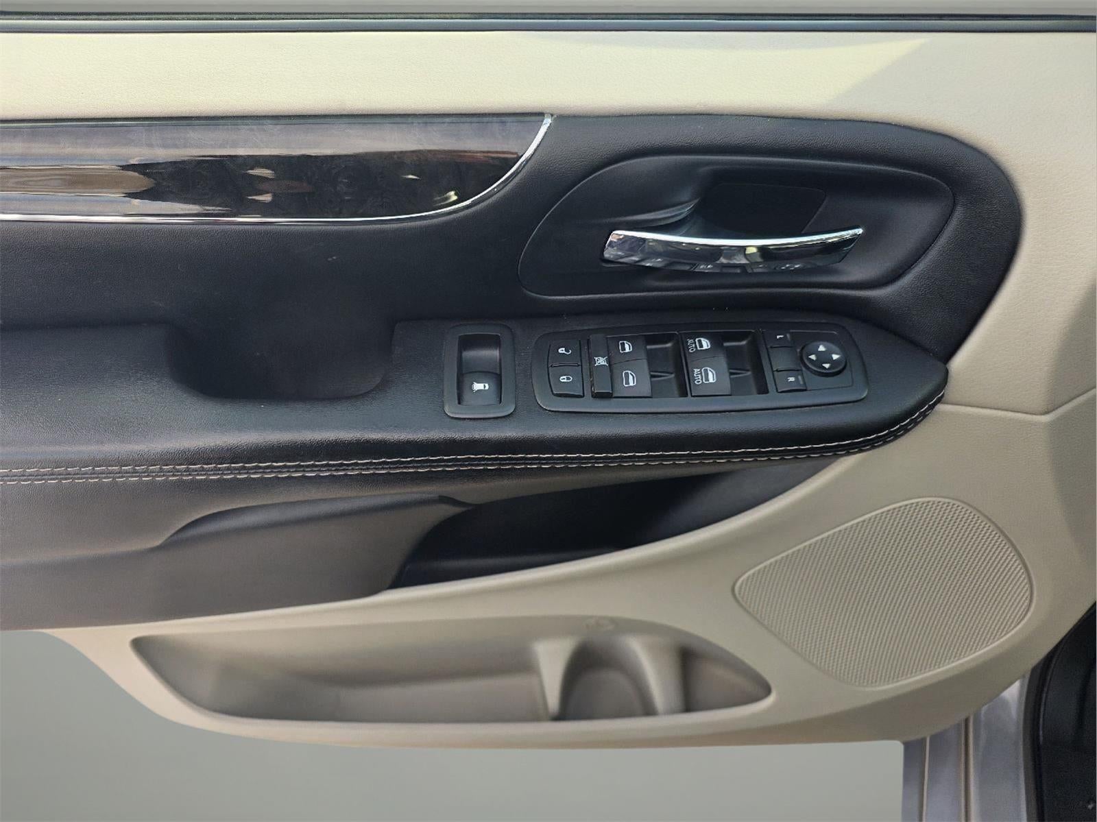 2015 Chrysler Town & Country Touring