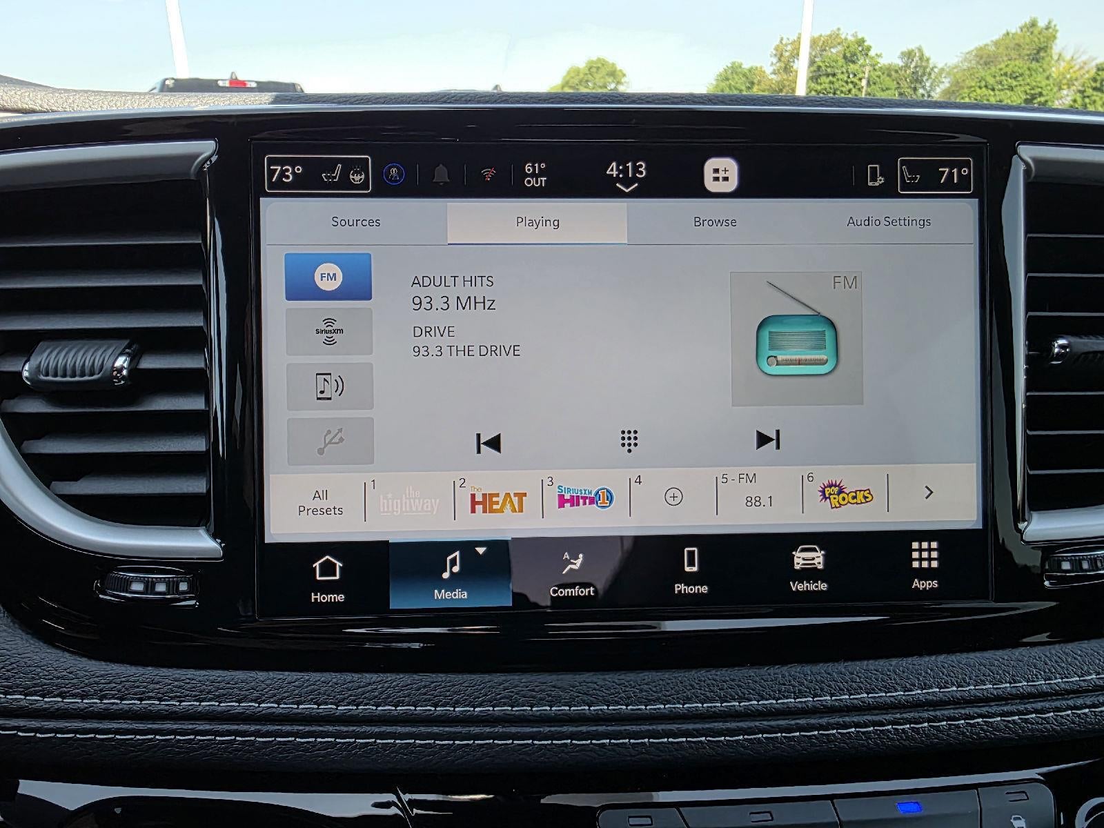 2027 Chrysler Pacifica Select