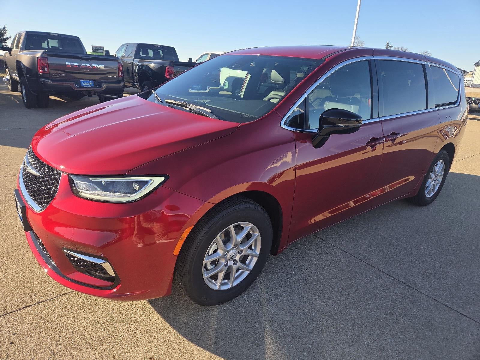 2026 Chrysler Pacifica Select